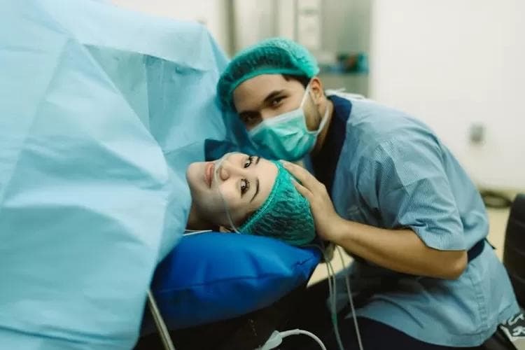 Selamat Datang, Baby Tharia! Thariq & Aaliyah Resmi Jadi Orang Tua