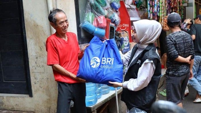 BRI Salurkan 279 Ribu Paket Sembako ke Seluruh Indonesia