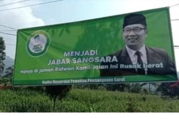 Spanduk Pedas Bobotoh: ‘Ridwan Kamil Mana Kamu?’ Usai Persib Juara!
