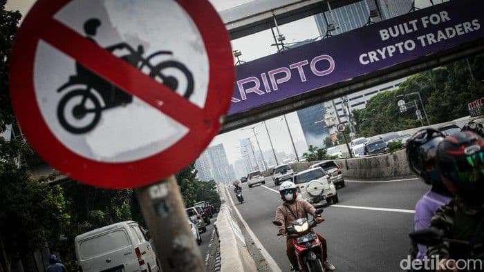 Polisi Buru Pemotor Perusak Portal JLNT Casablanca demi Konten, Terancam Sanksi Pidana 4