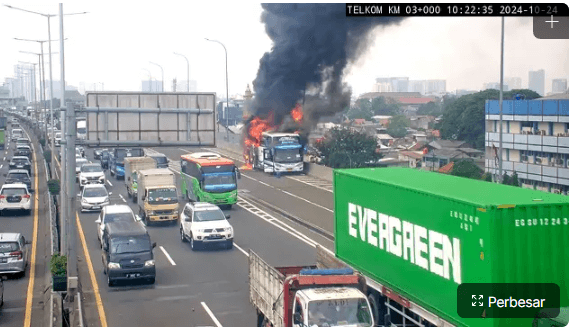 Saat Angkut 58 Anak TK , Bus Rombongan TK Terbakar di Tol Wiyoto Wiyono