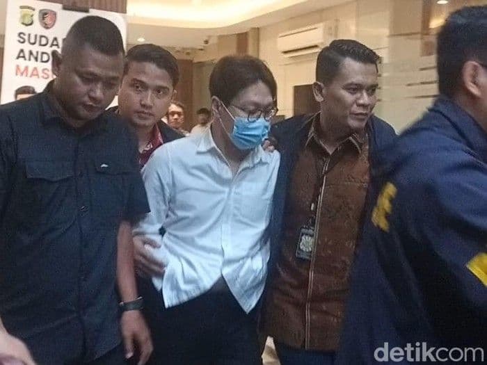 Richard Lee Ditahan di Polda Metro Jaya, Bungkam Saat Digiring ke Rumah Tahanan