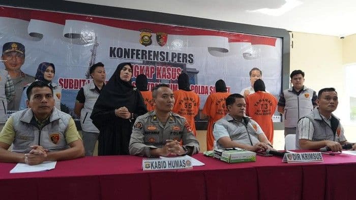 Polda Sumsel Bongkar Pabrik Miras Oplosan, Puluhan Ribu Botol Diamankan