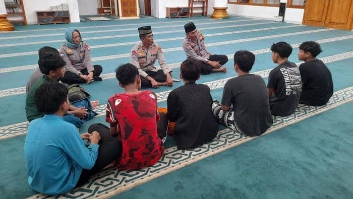 10 Remaja Pelaku Tawuran di Depok Diamankan, Ikuti Program Pesantren Kilat