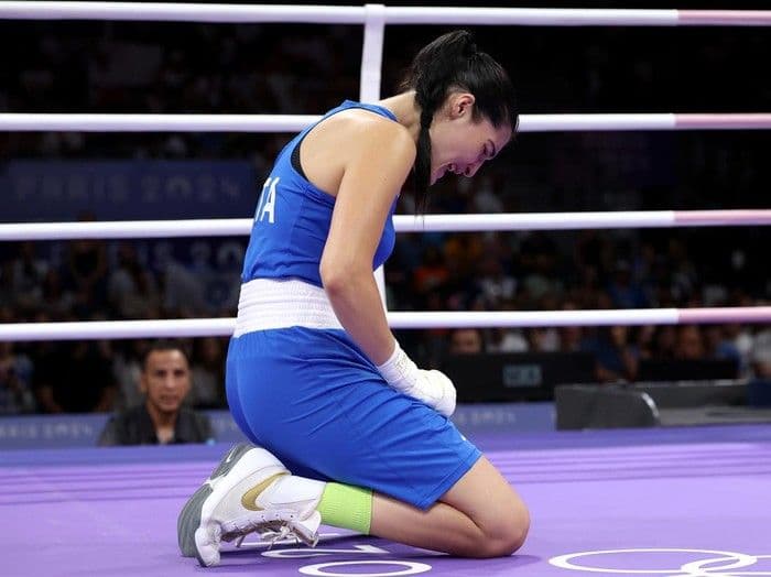 Olimpiade 2024: Carini Nangis Usai Tumbang Lawan Petinju Biologis Pria