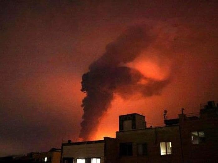 Serangan Israel ke Depot Minyak Iran Picu Kebakaran Besar di Teheran