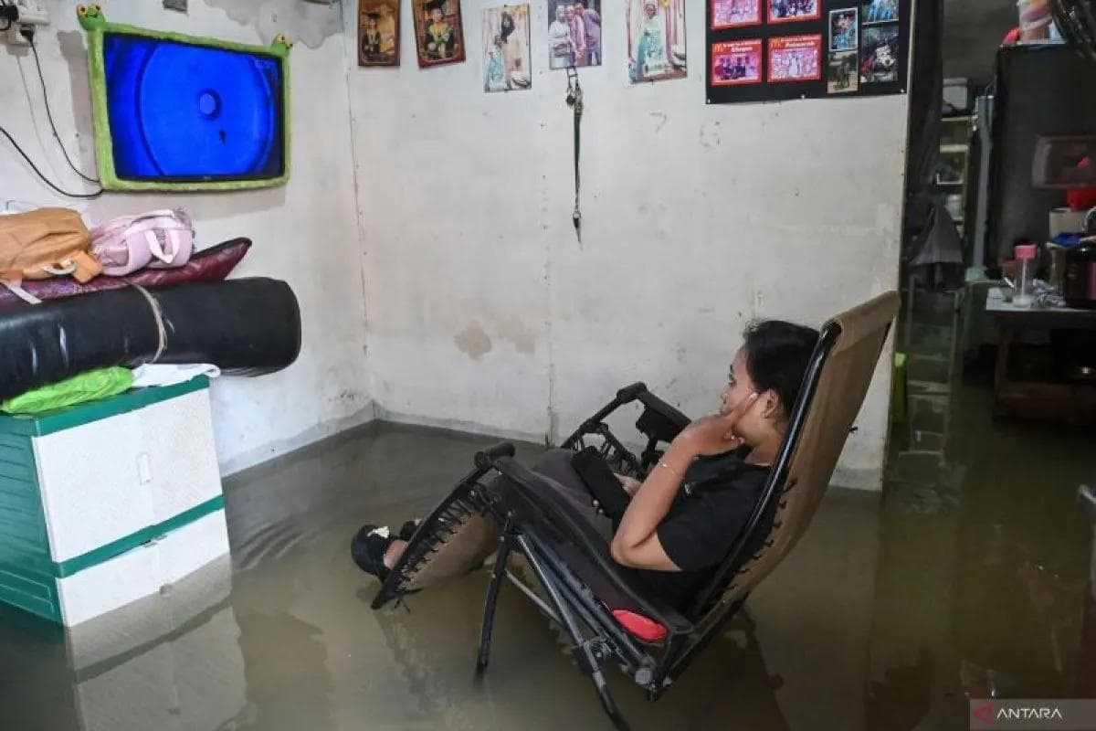Banjir Besar Rendam Puluhan RT di Jakarta, Warga Terpaksa Mengungsi
