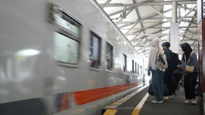 Lonjakan Penumpang Awali Libur Imlek, 202 Ribu Orang Padati Kereta Api